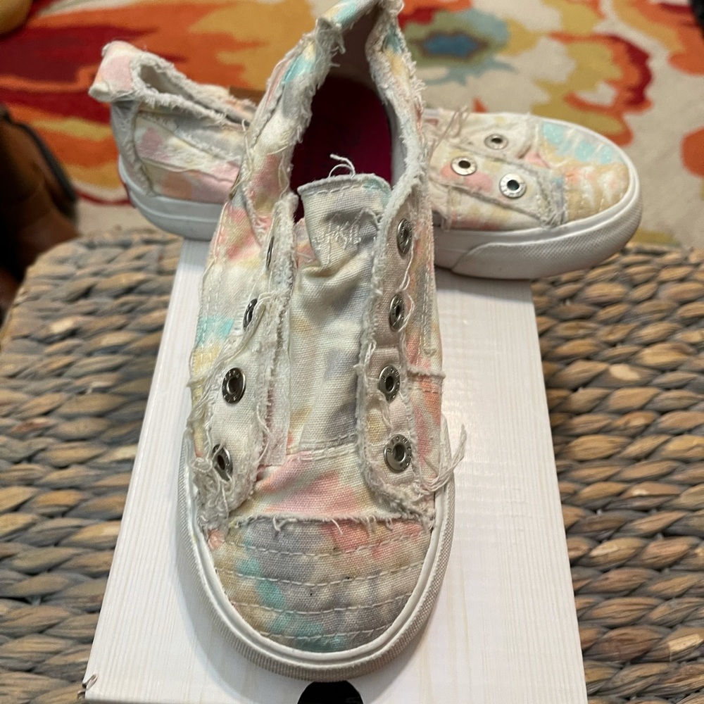 Sz 12 Blowfish Pastel Tieless Sneaker for Girls
